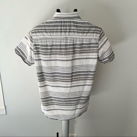 Free Planet Mens Medium Button Up Shirt with Gray & Blue Horizontal Stripes - Picture 7 of 7